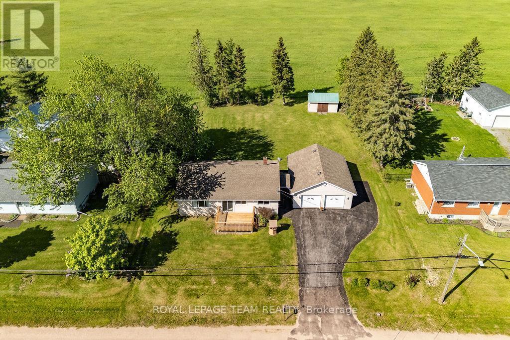












111 CAMPBELL DRIVE

,
McNab/Braeside,




Ontario
K7S3G9

