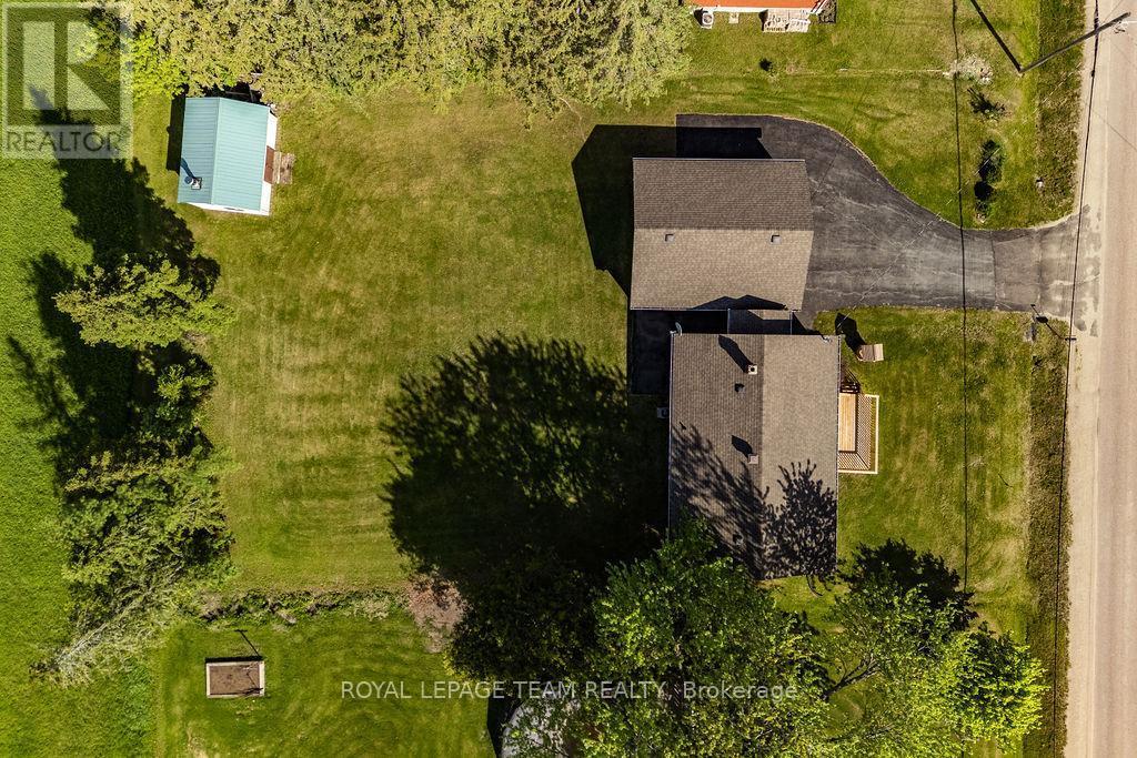 












111 CAMPBELL DRIVE

,
McNab/Braeside,




Ontario
K7S3G9

