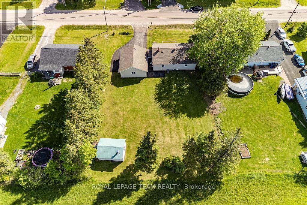 












111 CAMPBELL DRIVE

,
McNab/Braeside,




Ontario
K7S3G9

