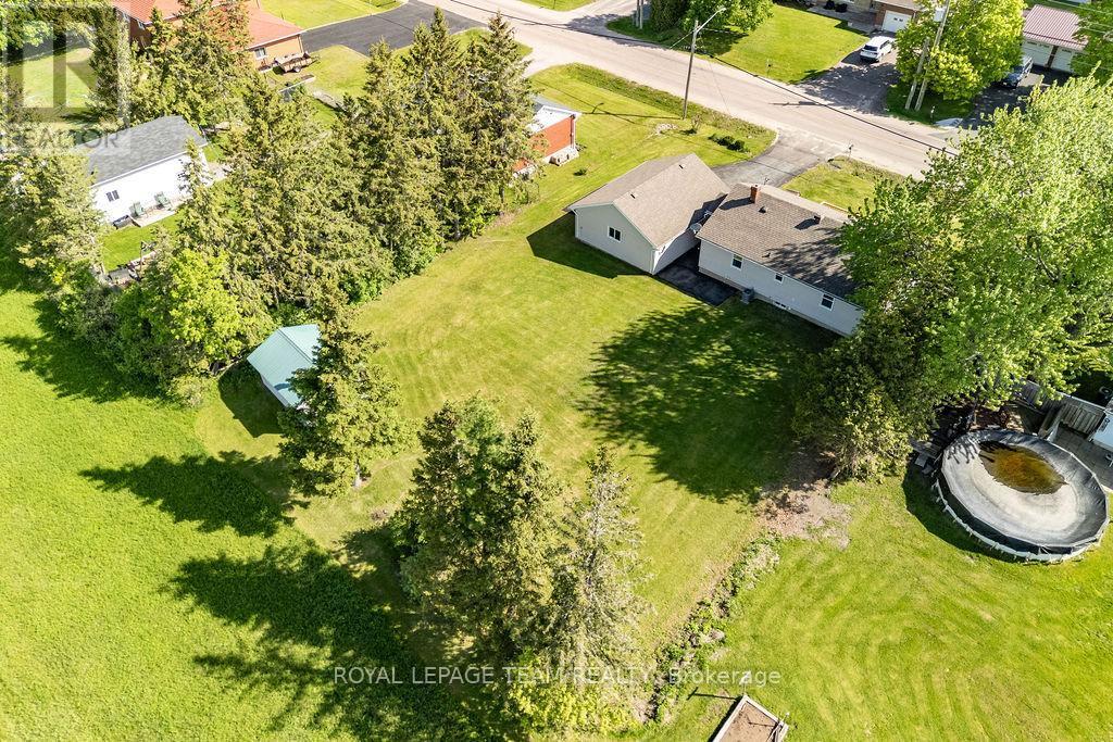 












111 CAMPBELL DRIVE

,
McNab/Braeside,




Ontario
K7S3G9

