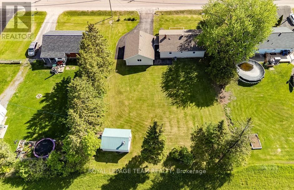 












111 CAMPBELL DRIVE

,
McNab/Braeside,




Ontario
K7S3G9

