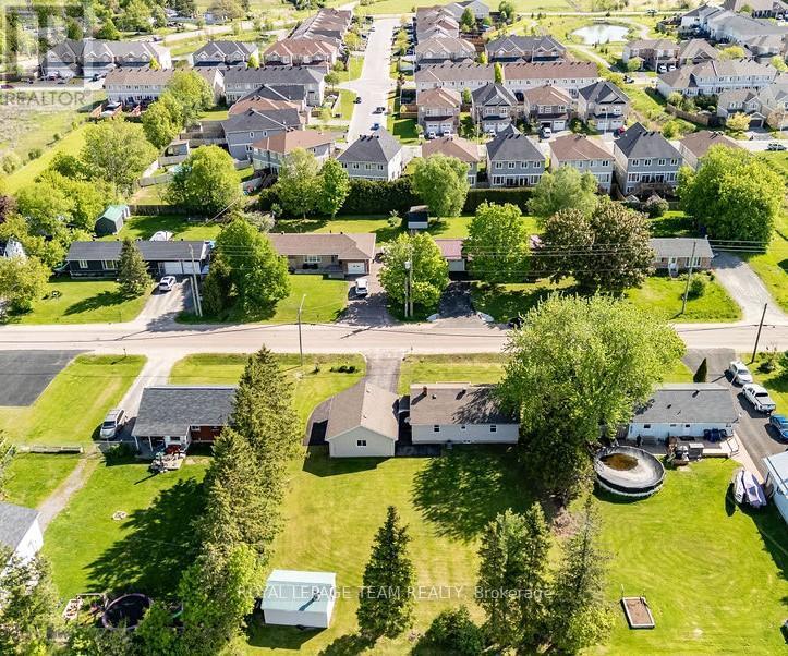 












111 CAMPBELL DRIVE

,
McNab/Braeside,




Ontario
K7S3G9

