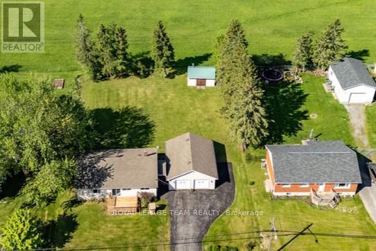 












111 CAMPBELL DRIVE

,
McNab/Braeside,




Ontario
K7S3G9

