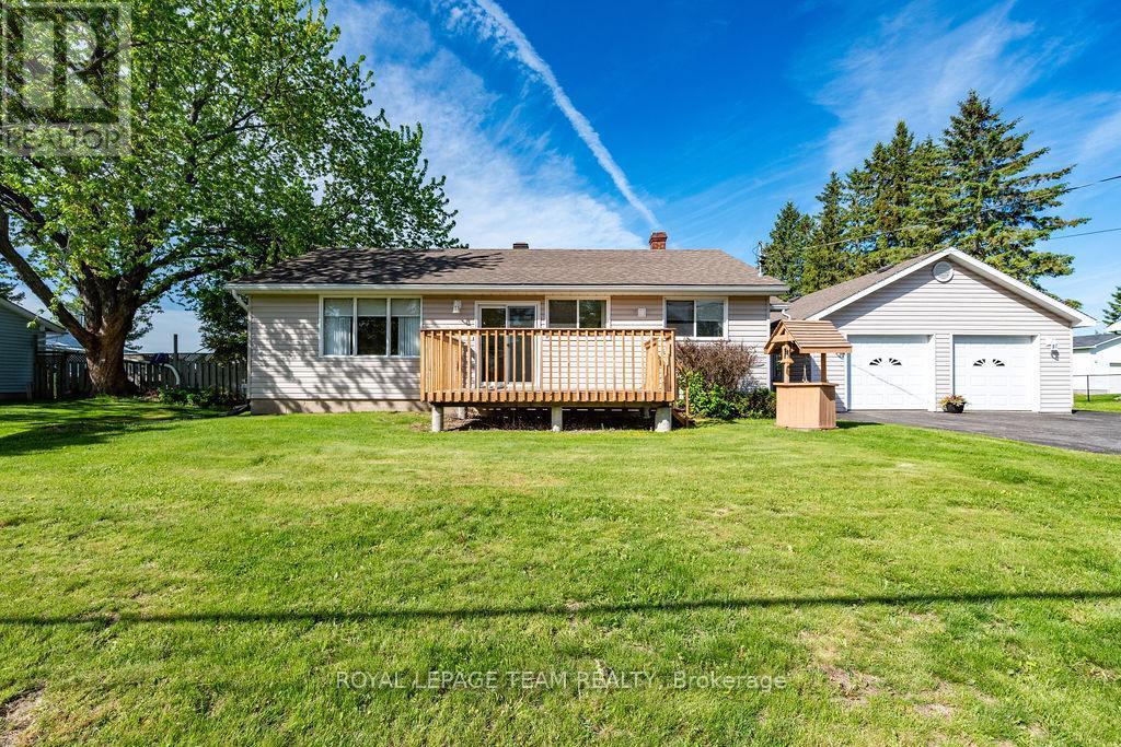 












111 CAMPBELL DRIVE

,
McNab/Braeside,




Ontario
K7S3G9

