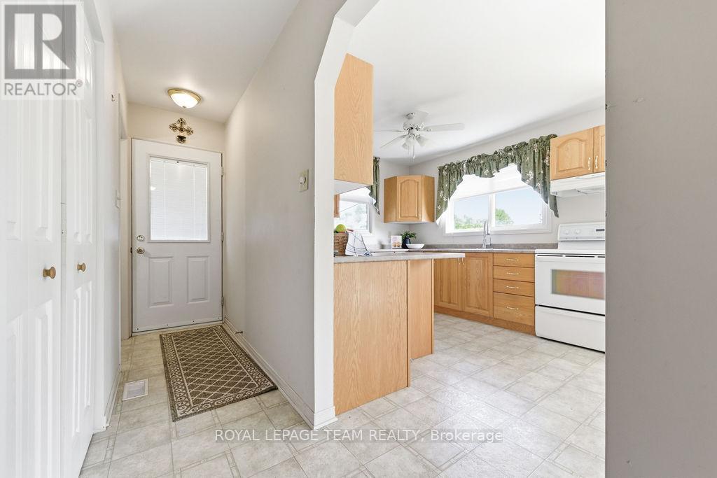 












111 CAMPBELL DRIVE

,
McNab/Braeside,




Ontario
K7S3G9

