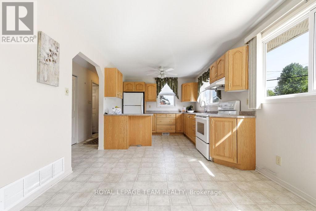 












111 CAMPBELL DRIVE

,
McNab/Braeside,




Ontario
K7S3G9

