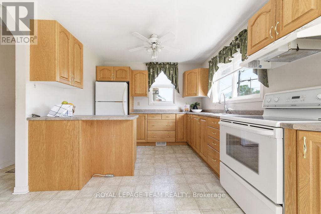 












111 CAMPBELL DRIVE

,
McNab/Braeside,




Ontario
K7S3G9

