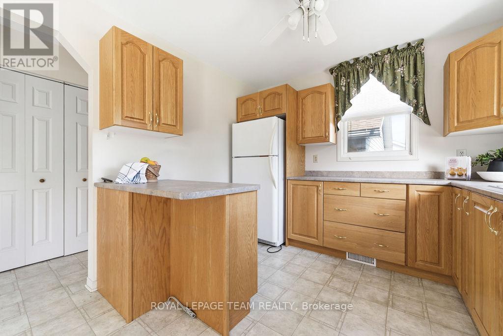 












111 CAMPBELL DRIVE

,
McNab/Braeside,




Ontario
K7S3G9


