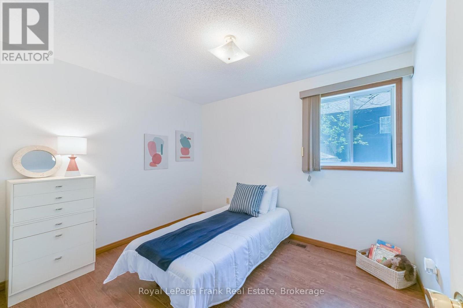 












636 ROMAINE STREET

,
Peterborough (Otonabee Ward 1),




Ontario
K9J2E4

