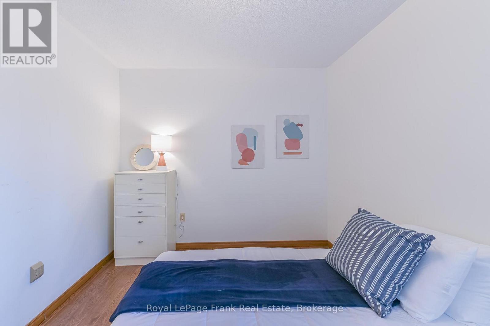 












636 ROMAINE STREET

,
Peterborough (Otonabee Ward 1),




Ontario
K9J2E4


