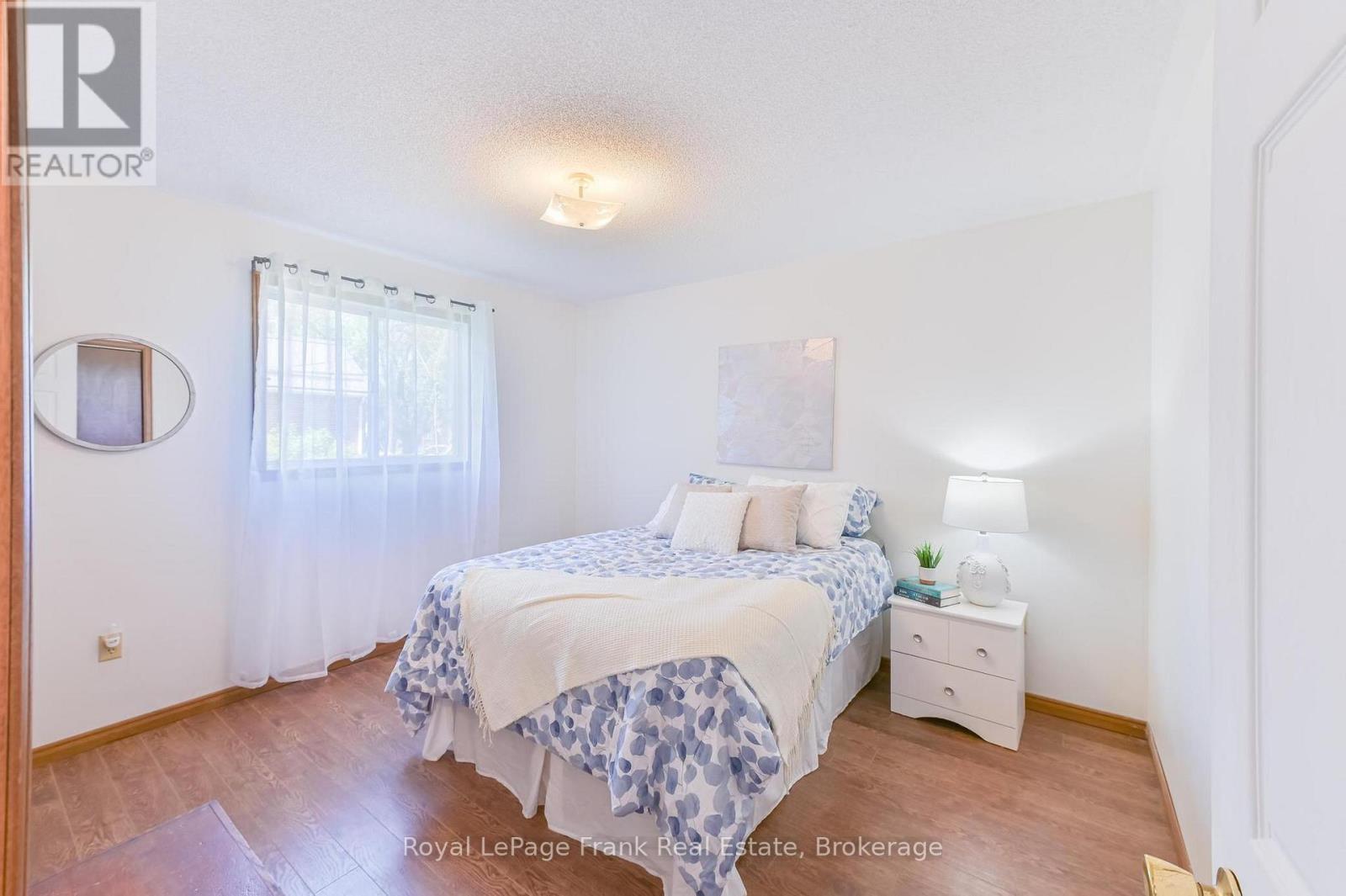 












636 ROMAINE STREET

,
Peterborough (Otonabee Ward 1),




Ontario
K9J2E4

