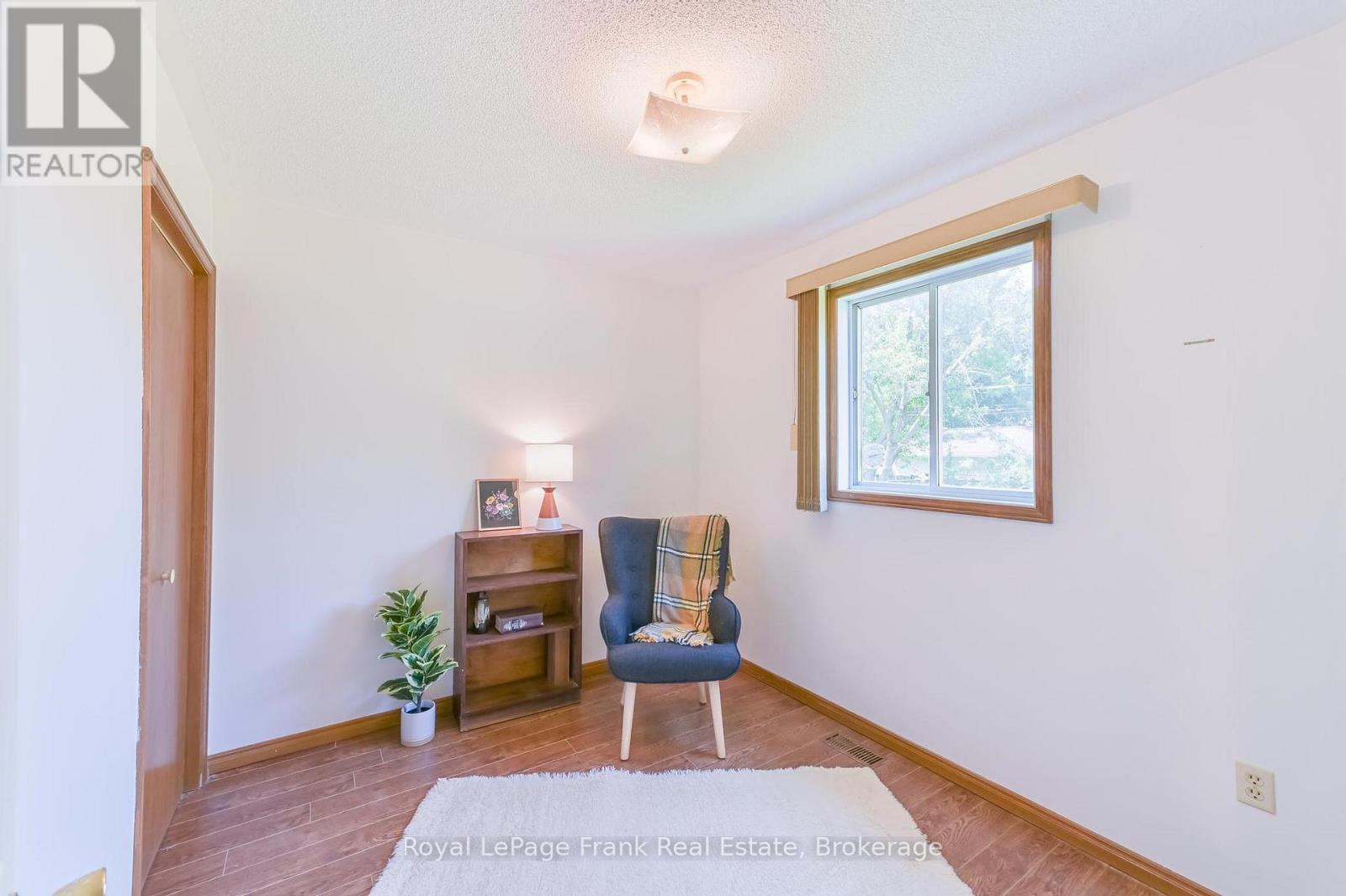 












636 ROMAINE STREET

,
Peterborough (Otonabee Ward 1),




Ontario
K9J2E4

