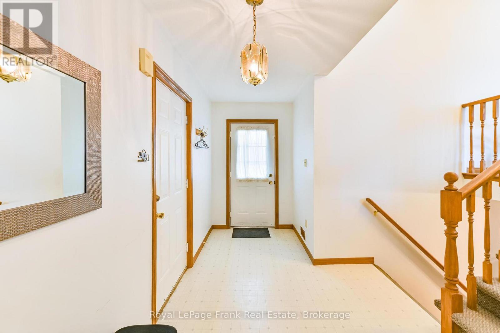 












636 ROMAINE STREET

,
Peterborough (Otonabee Ward 1),




Ontario
K9J2E4

