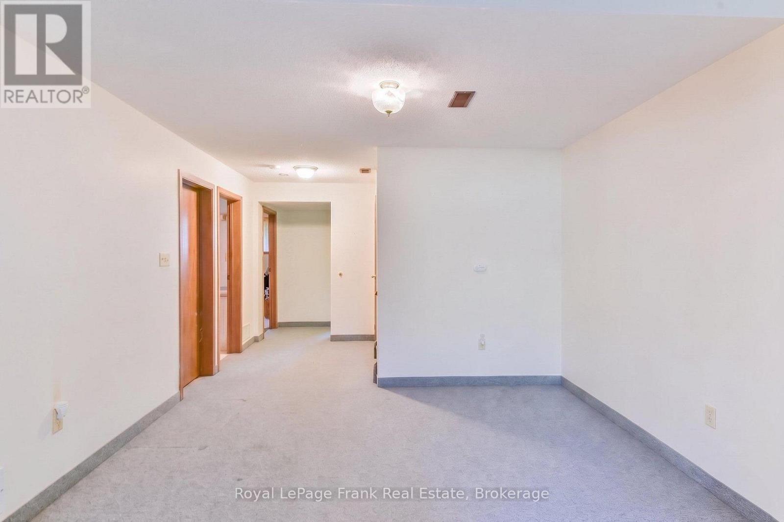 












636 ROMAINE STREET

,
Peterborough (Otonabee Ward 1),




Ontario
K9J2E4

