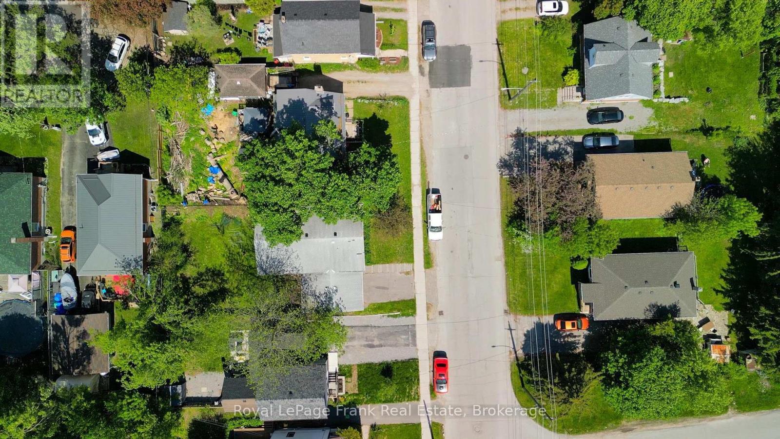 












636 ROMAINE STREET

,
Peterborough (Otonabee Ward 1),




Ontario
K9J2E4

