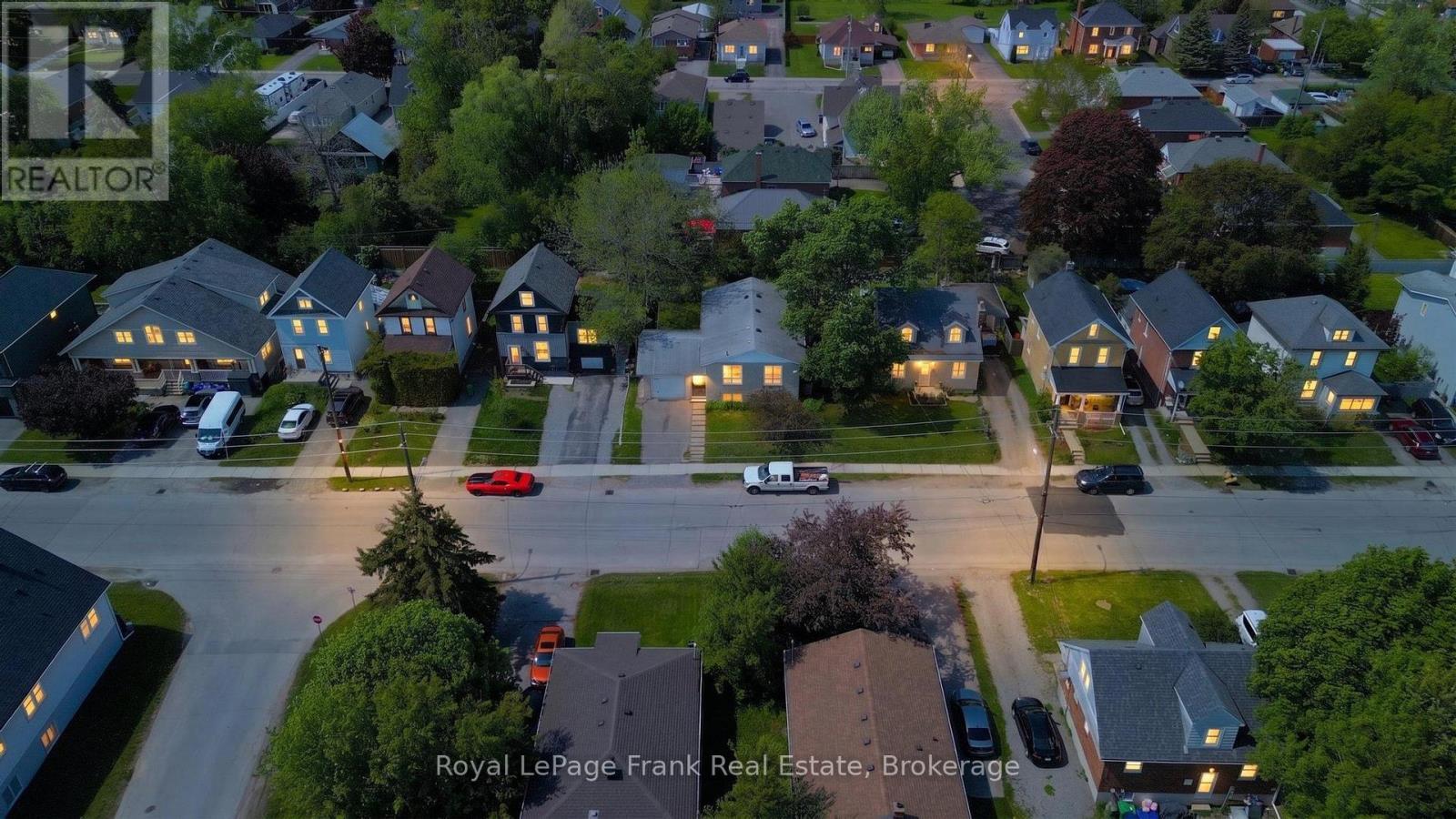 












636 ROMAINE STREET

,
Peterborough (Otonabee Ward 1),




Ontario
K9J2E4

