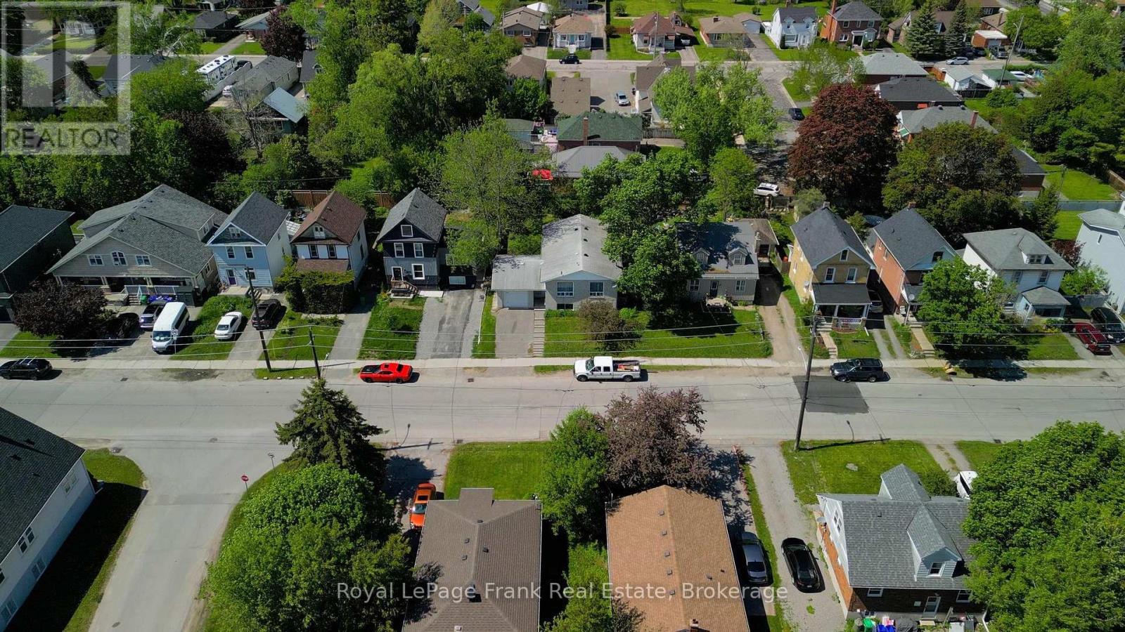 












636 ROMAINE STREET

,
Peterborough (Otonabee Ward 1),




Ontario
K9J2E4

