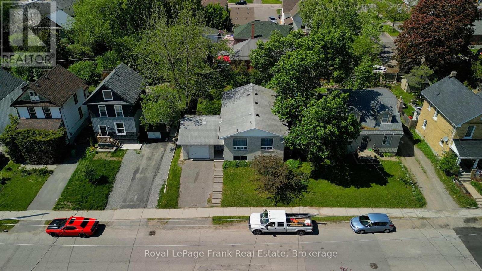 












636 ROMAINE STREET

,
Peterborough (Otonabee Ward 1),




Ontario
K9J2E4

