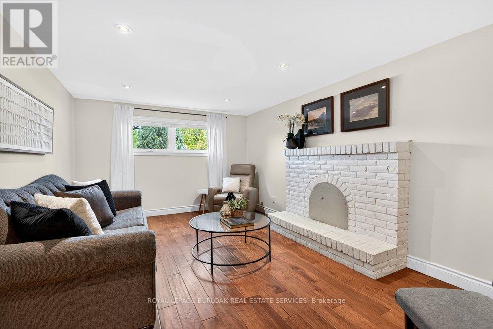 












758 FRANCIS ROAD

,
Burlington,




Ontario
L7T4A3

