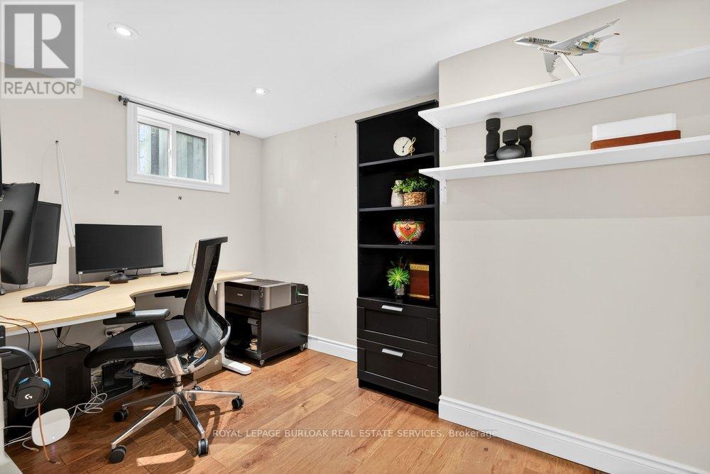












758 FRANCIS ROAD

,
Burlington,




Ontario
L7T4A3

