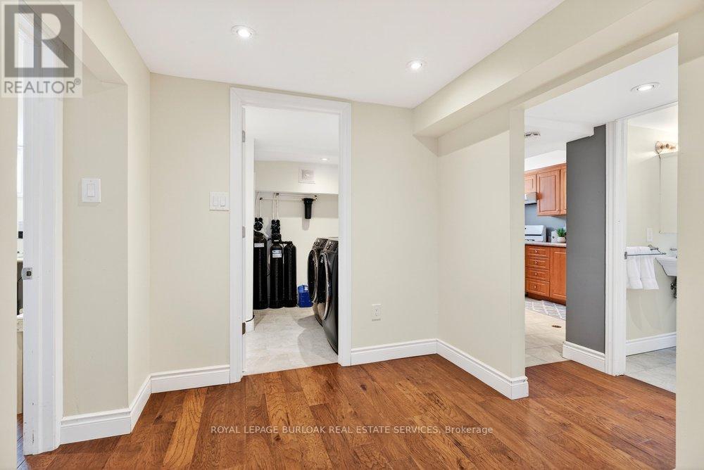 












758 FRANCIS ROAD

,
Burlington,




Ontario
L7T4A3

