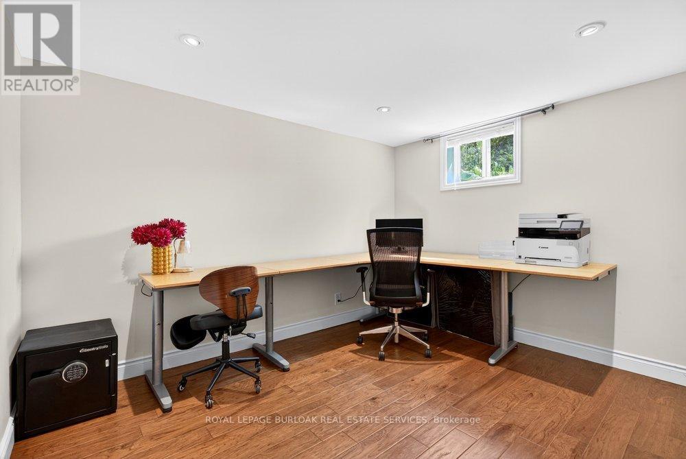 












758 FRANCIS ROAD

,
Burlington,




Ontario
L7T4A3

