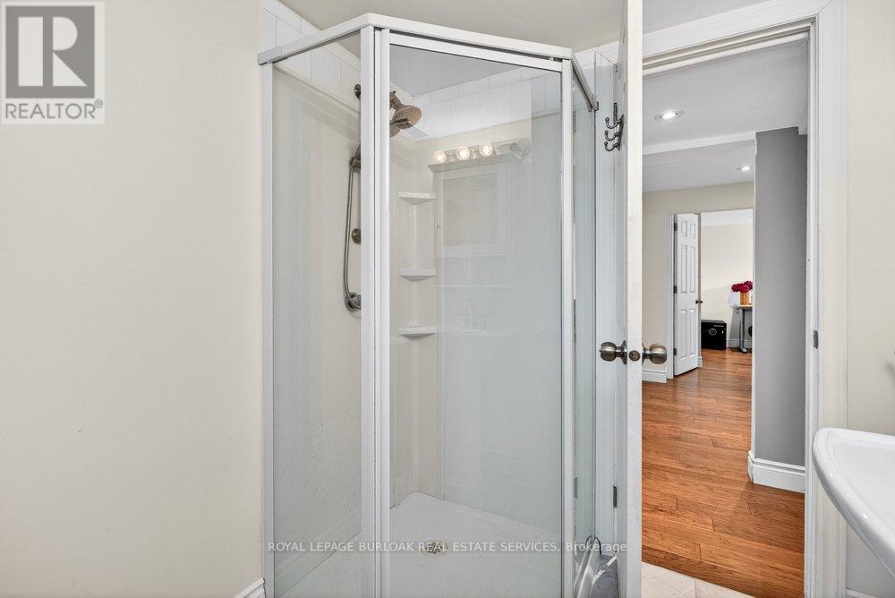 












758 FRANCIS ROAD

,
Burlington,




Ontario
L7T4A3

