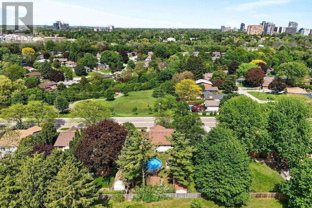 












758 FRANCIS ROAD

,
Burlington,




Ontario
L7T4A3

