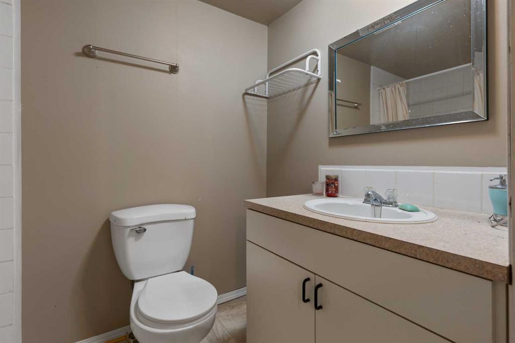 












2  Railway Avenue N

,
Hay Lakes,




Alberta
T0B1W0

