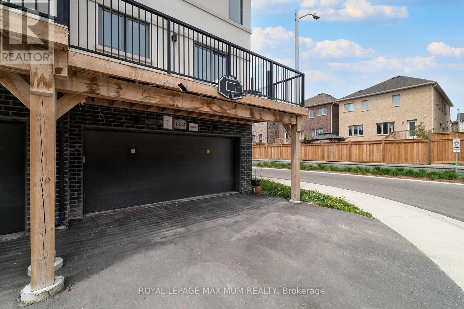 












1383 BRANDENTON PATH

,
Oshawa,




Ontario
L1K1A9

