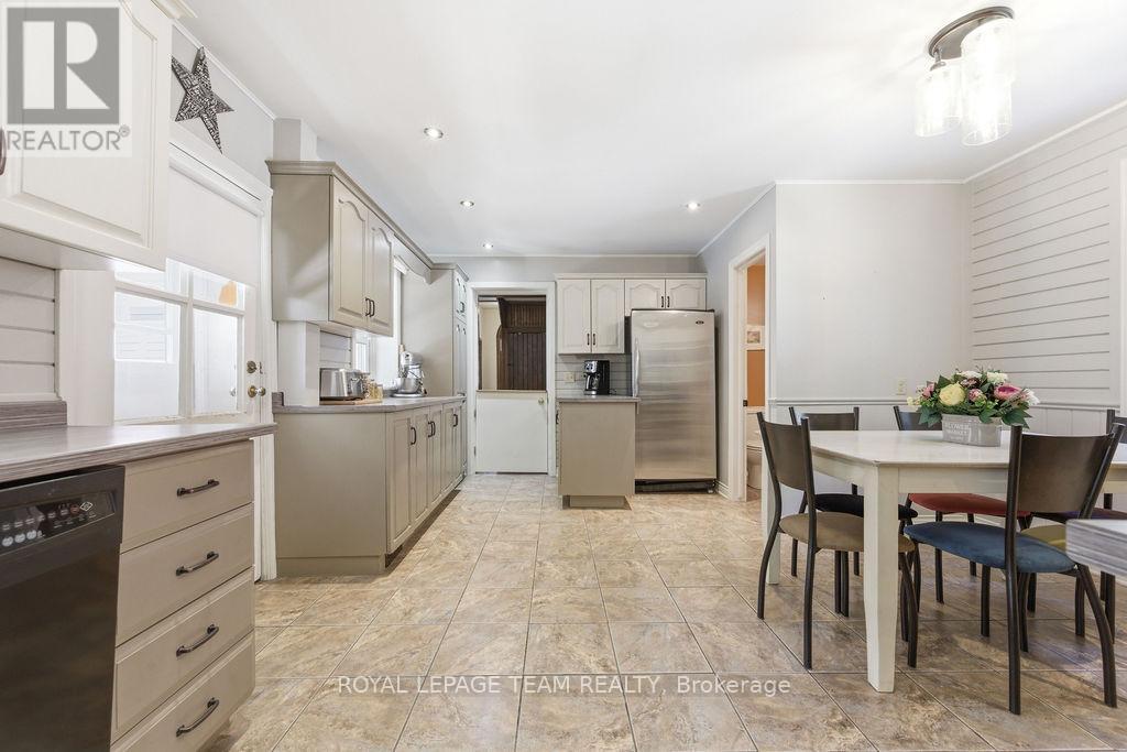 












241 JOHN STREET N

,
Arnprior,




Ontario
K7S2P3

