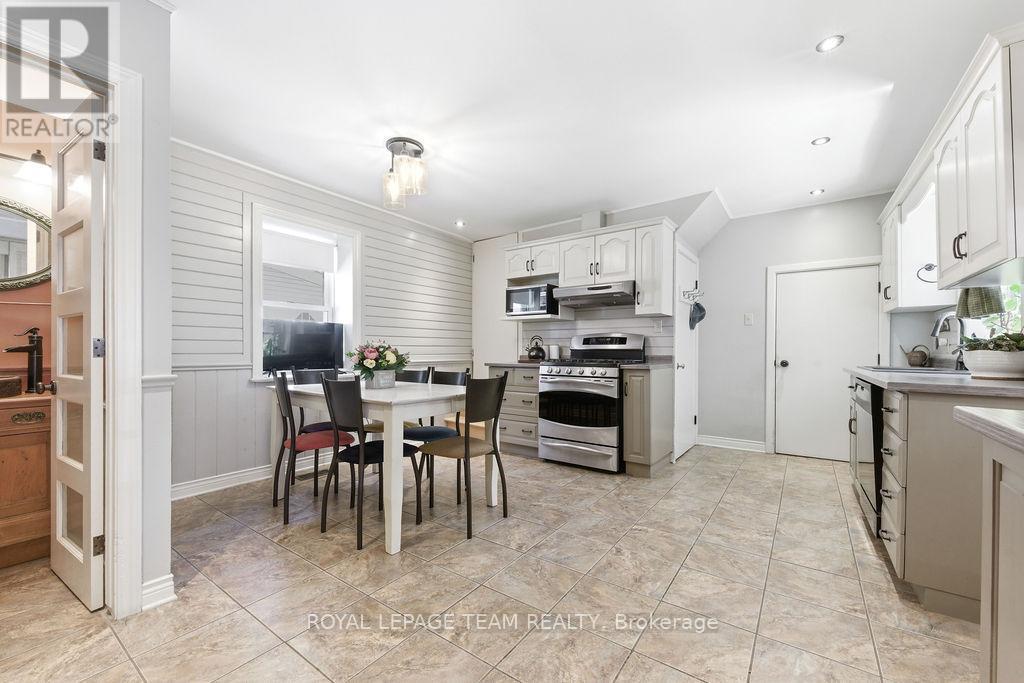 












241 JOHN STREET N

,
Arnprior,




Ontario
K7S2P3


