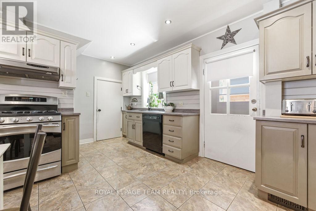 












241 JOHN STREET N

,
Arnprior,




Ontario
K7S2P3

