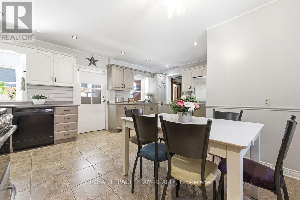












241 JOHN STREET N

,
Arnprior,




Ontario
K7S2P3

