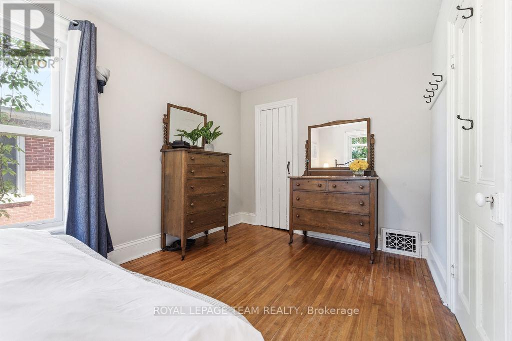 












241 JOHN STREET N

,
Arnprior,




Ontario
K7S2P3

