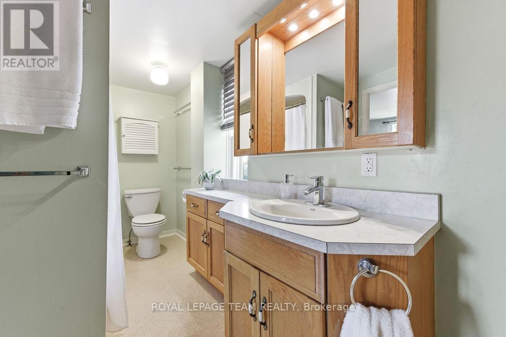 












241 JOHN STREET N

,
Arnprior,




Ontario
K7S2P3

