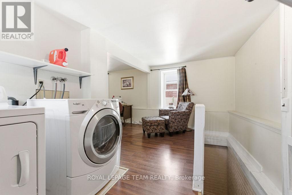 












241 JOHN STREET N

,
Arnprior,




Ontario
K7S2P3

