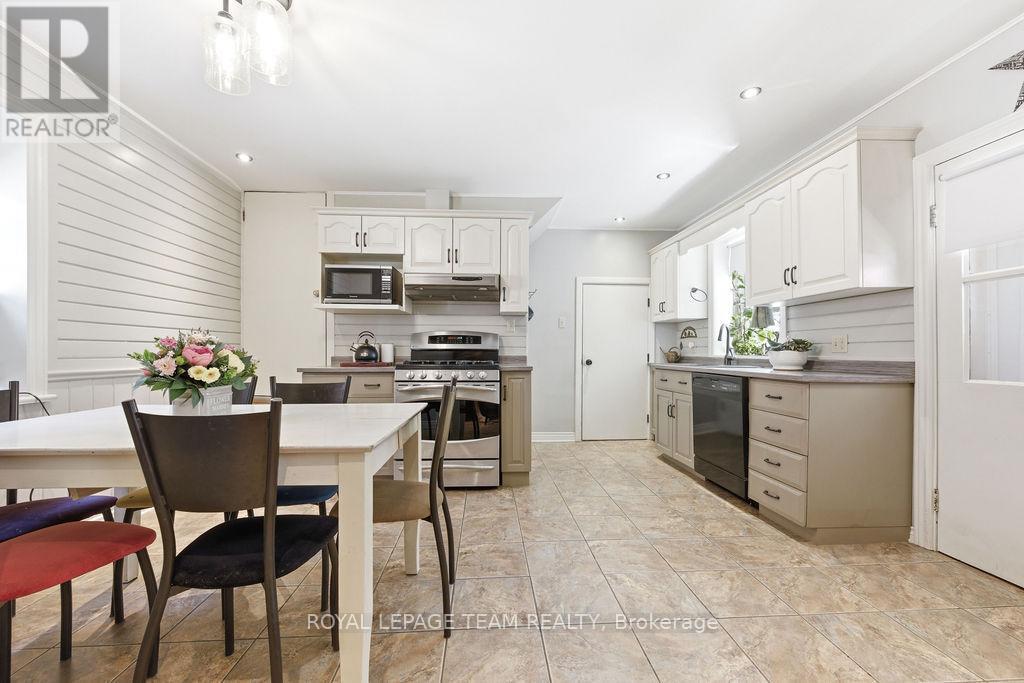 












241 JOHN STREET N

,
Arnprior,




Ontario
K7S2P3

