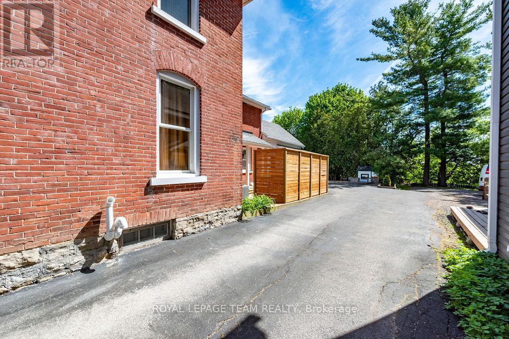 












241 JOHN STREET N

,
Arnprior,




Ontario
K7S2P3

