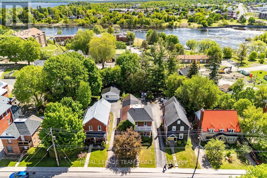 












241 JOHN STREET N

,
Arnprior,




Ontario
K7S2P3

