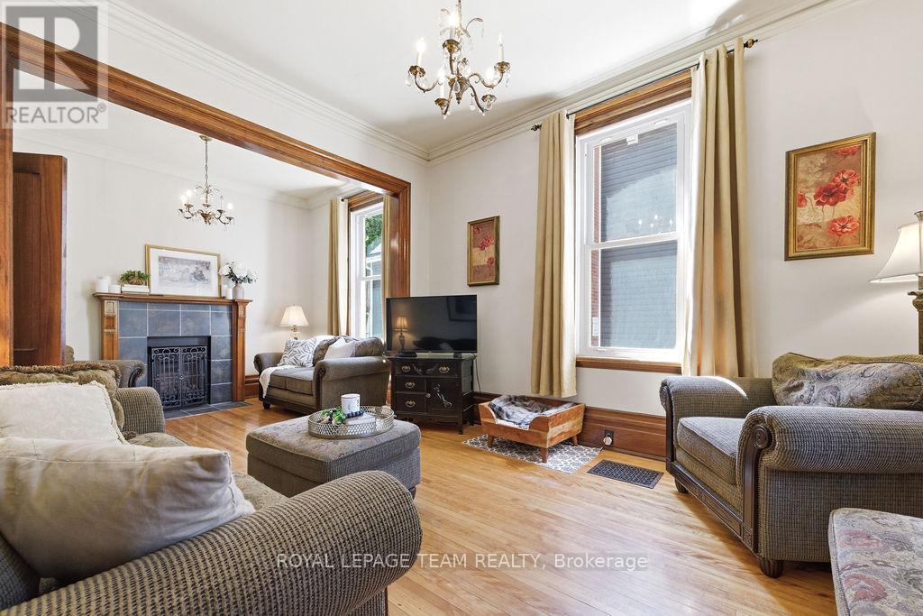 












241 JOHN STREET N

,
Arnprior,




Ontario
K7S2P3

