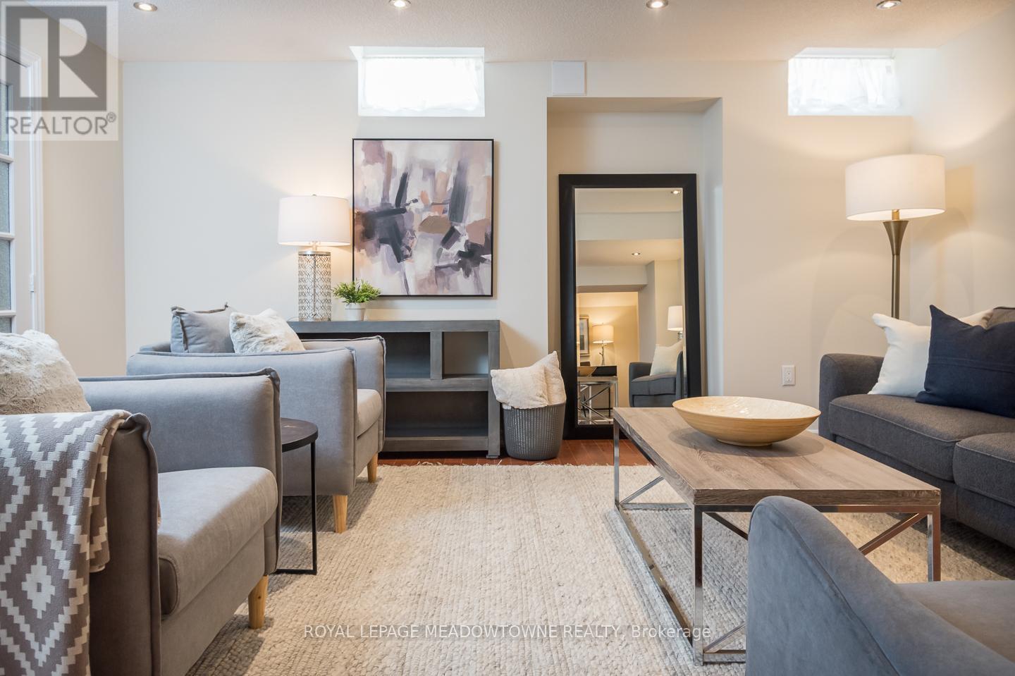 












496 SAVOLINE BOULEVARD

,
Milton,




Ontario
L9T7X3

