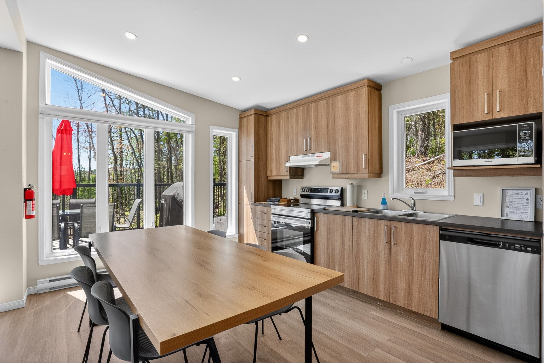 









350


Ch. de la Côte

,
Saint-Alexis-des-Monts,




QC
J0K1V0


