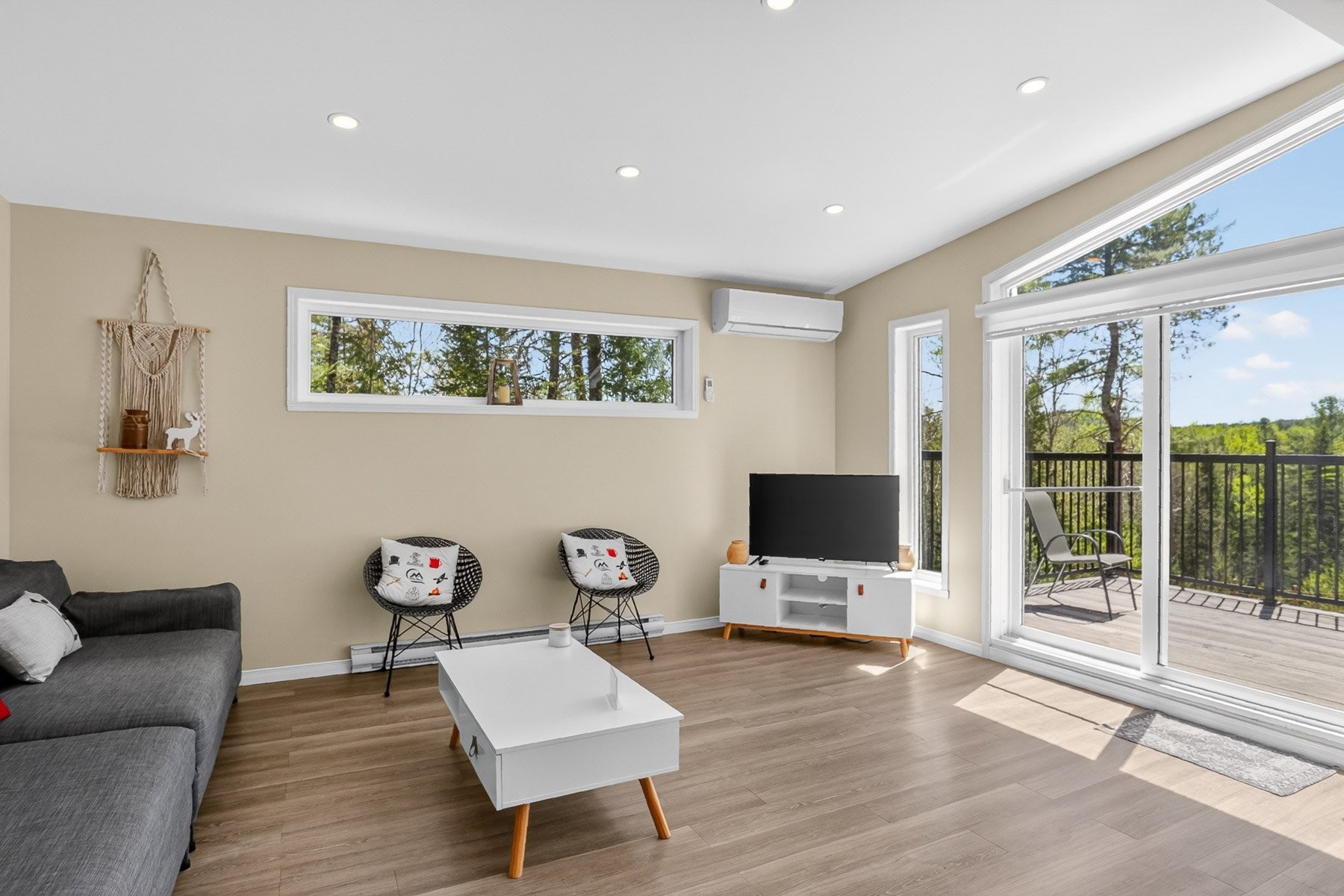 









350


Ch. de la Côte

,
Saint-Alexis-des-Monts,




QC
J0K1V0

