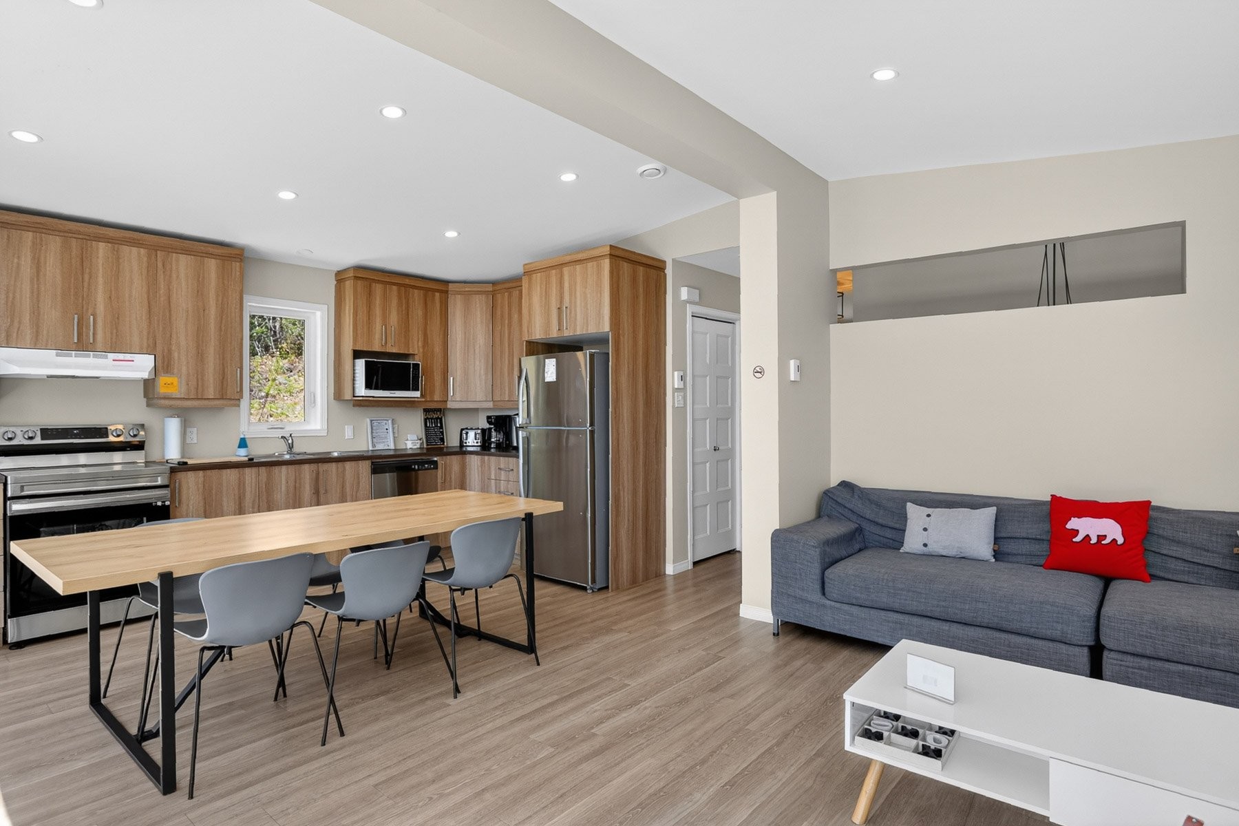 









350


Ch. de la Côte

,
Saint-Alexis-des-Monts,




QC
J0K1V0

