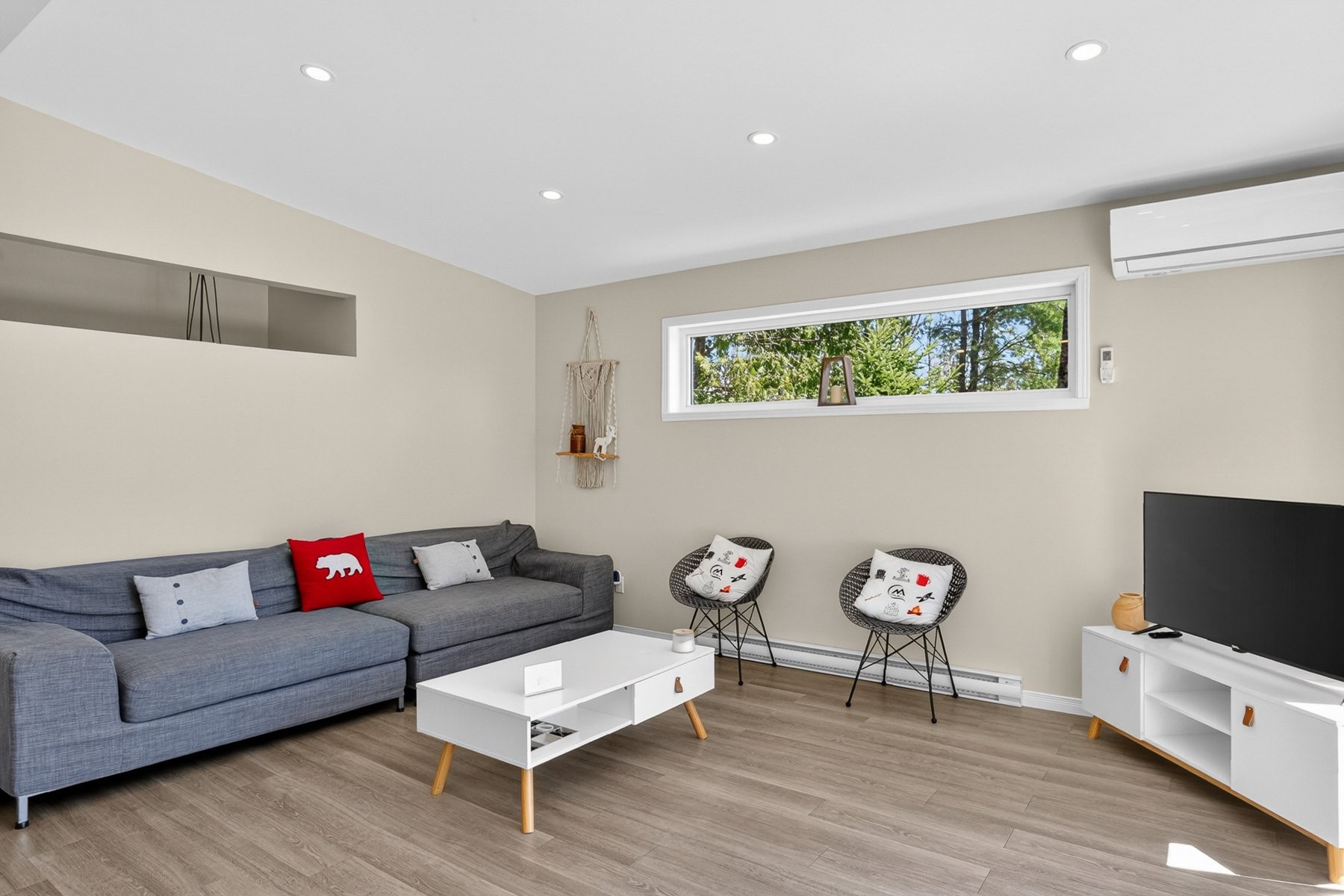 









350


Ch. de la Côte

,
Saint-Alexis-des-Monts,




QC
J0K1V0

