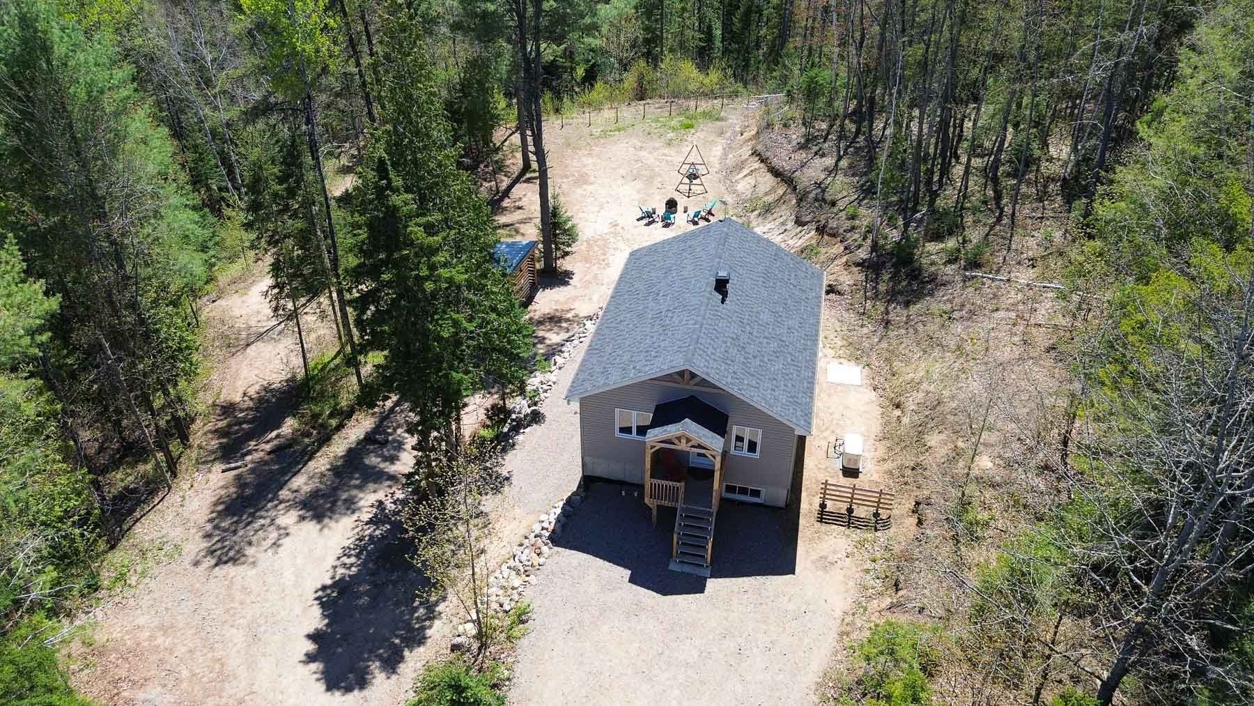 









350


Ch. de la Côte

,
Saint-Alexis-des-Monts,




QC
J0K1V0

