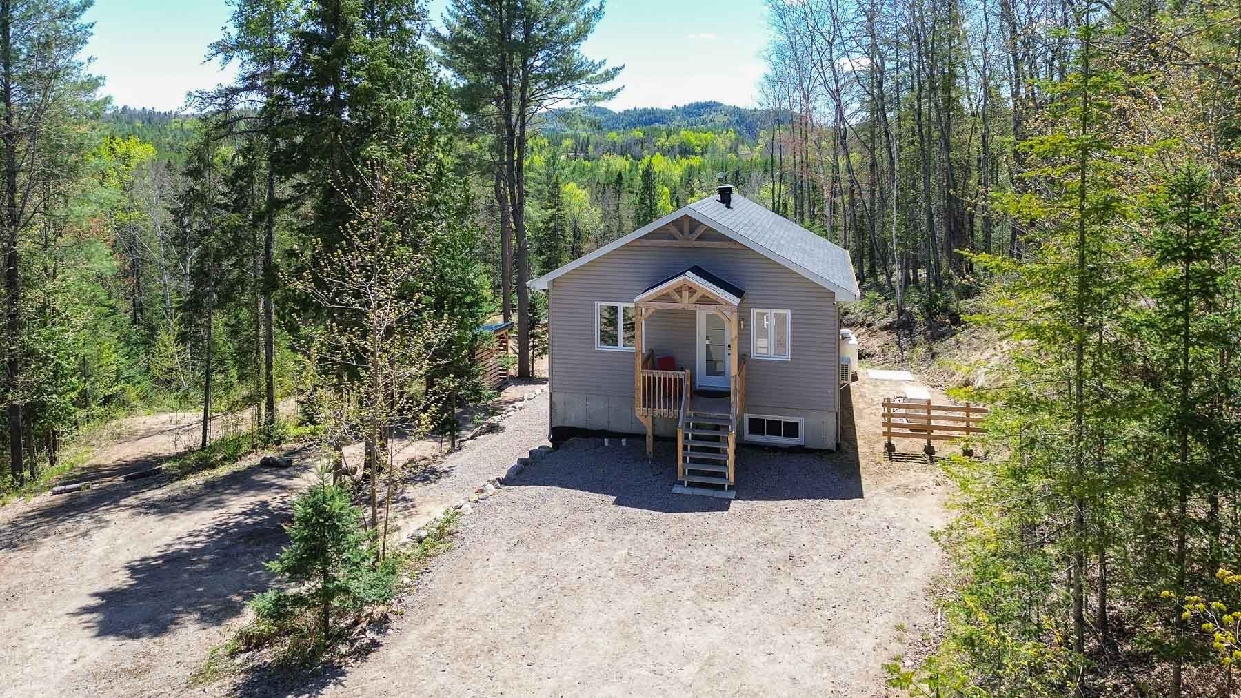 









350


Ch. de la Côte

,
Saint-Alexis-des-Monts,




QC
J0K1V0

