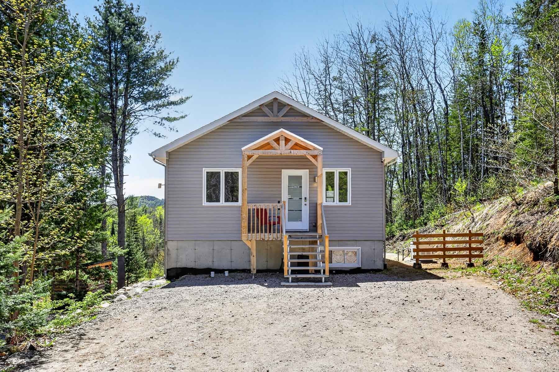 









350


Ch. de la Côte

,
Saint-Alexis-des-Monts,




QC
J0K1V0

