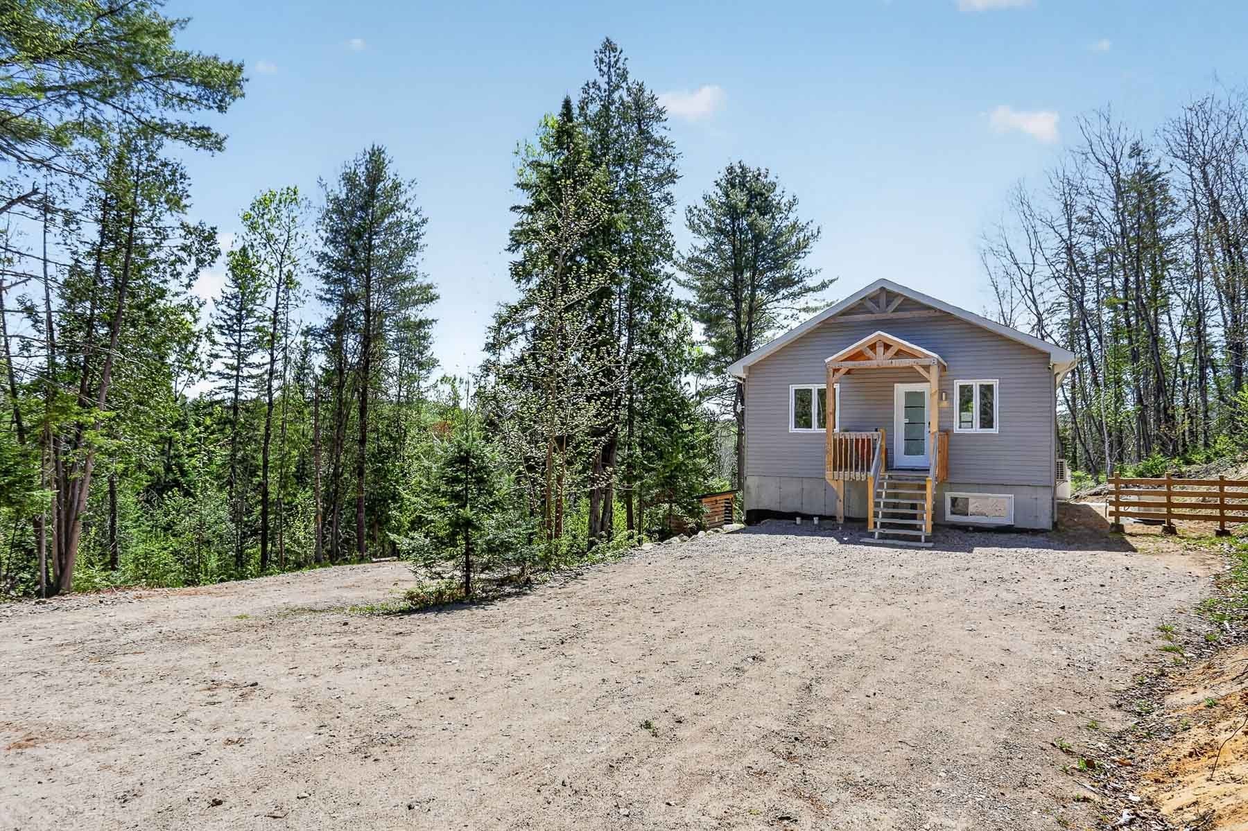 









350


Ch. de la Côte

,
Saint-Alexis-des-Monts,




QC
J0K1V0

